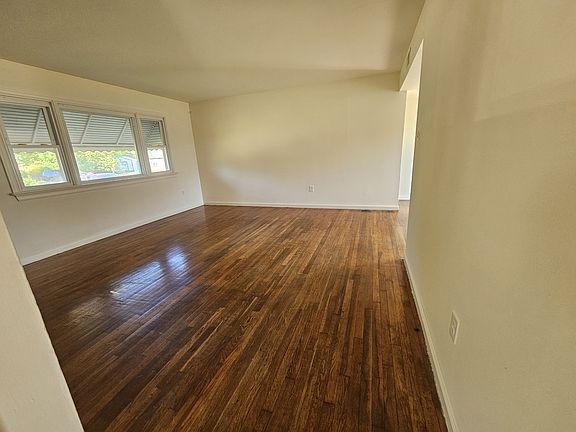 5th image of 310 Mansfield Dr