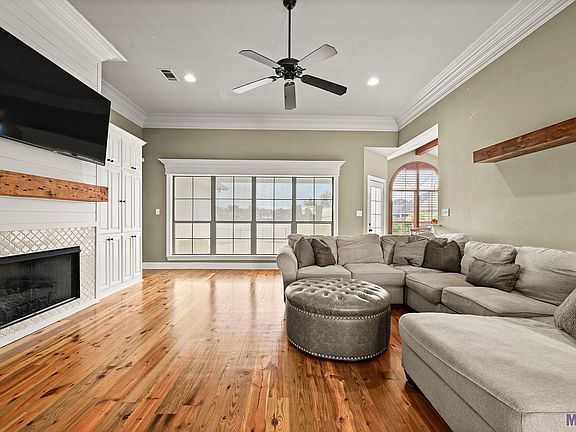 3rd image of 30950 Cambridge Dr