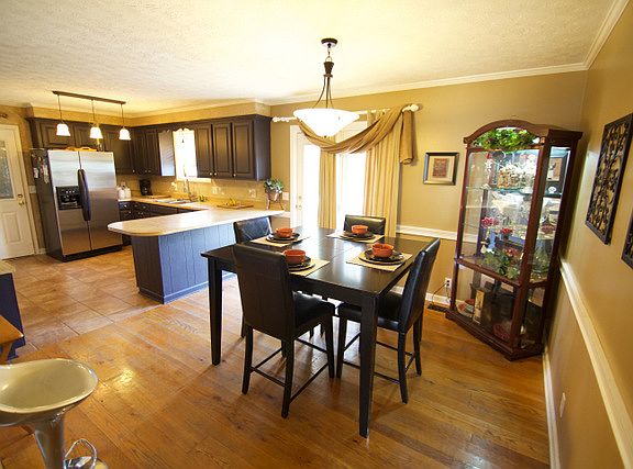 2nd image of 1221 Timberwood Dr