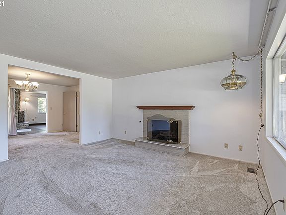 4th image of 1569 NE Arrowwood St