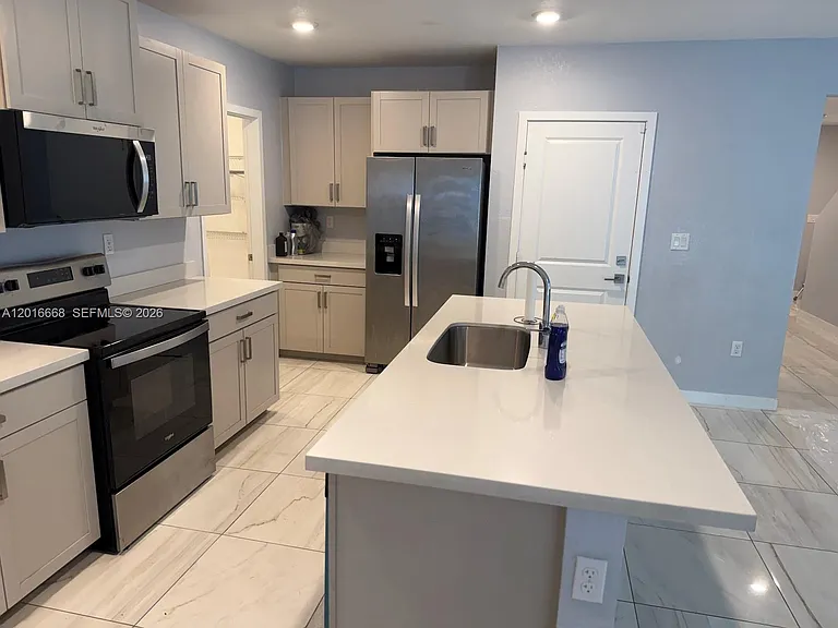 462 NE 6th Pl — Photo 7
