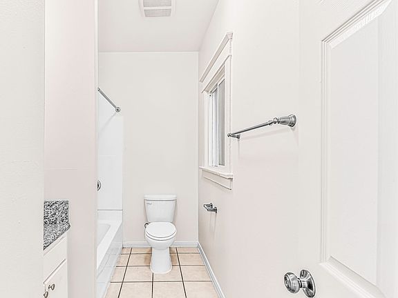 5th image of 908 Martin Luther King Jr Ave APT 11