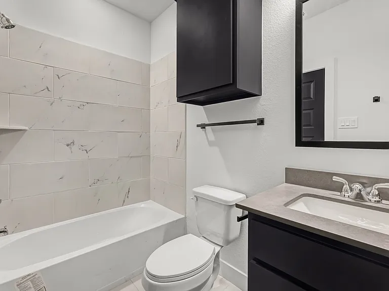 3006 Alpha Wolf Ct — Photo 32