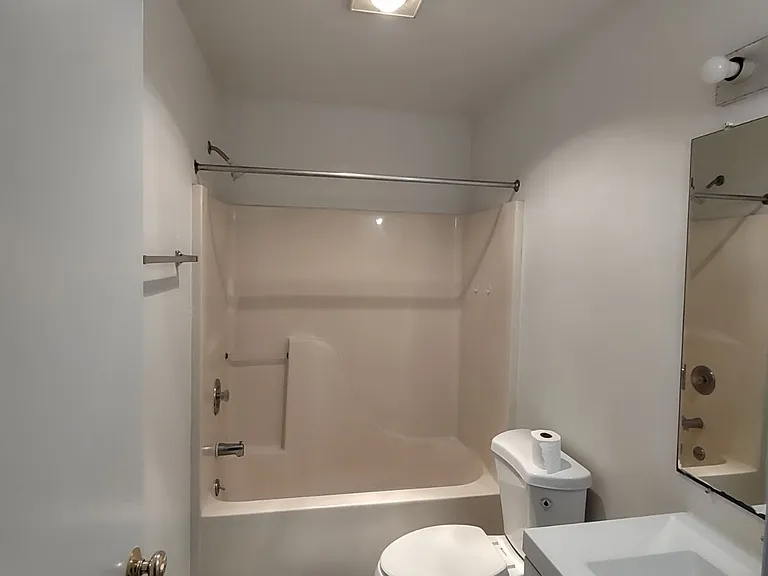 601 Sunset Ave NE #D — Photo 10