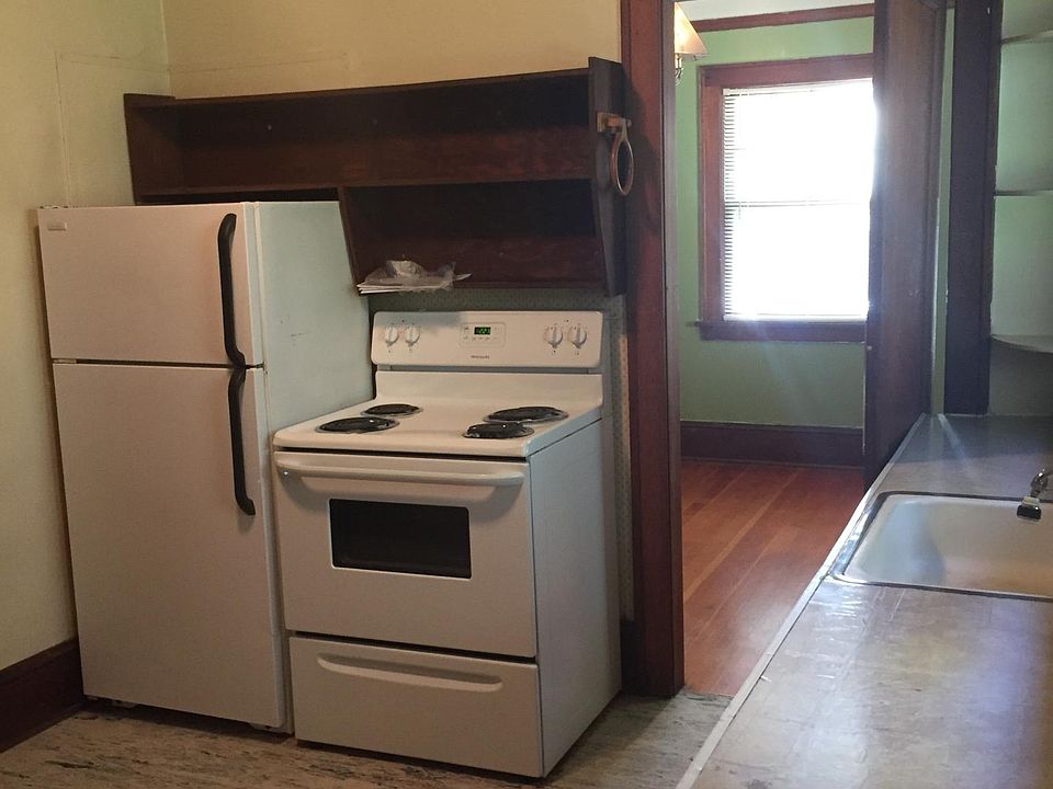 2nd image of 4005 SW Brugger St