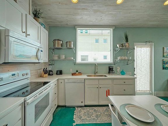 2nd image of 310 E 10th St #5