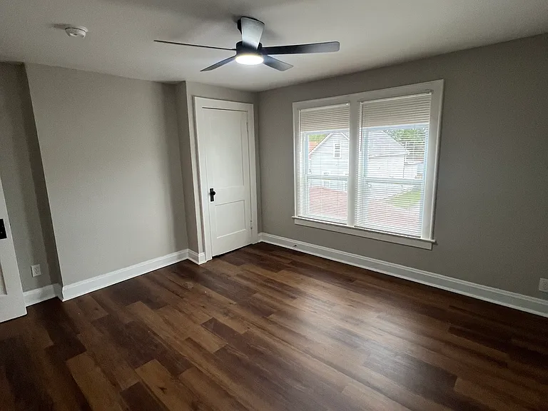 486 & 488 Southwood Ave #486 — Photo 20
