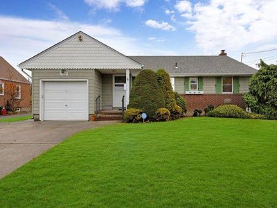 72 Caroline Avenue, Franklin Square, NY, 11010