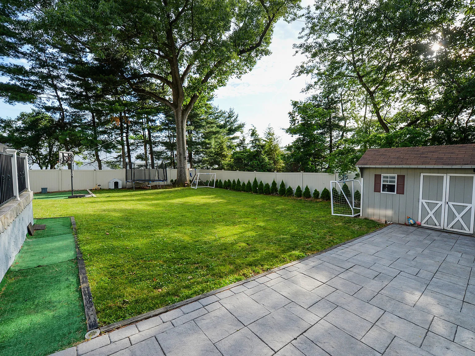 3 bed, 1672 sqft, $5,300 — Photo 2