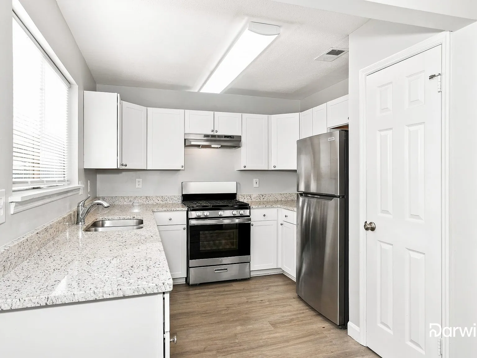 3 bed, 2.0 bath, 1584 sqft, $2,495 — Photo 2
