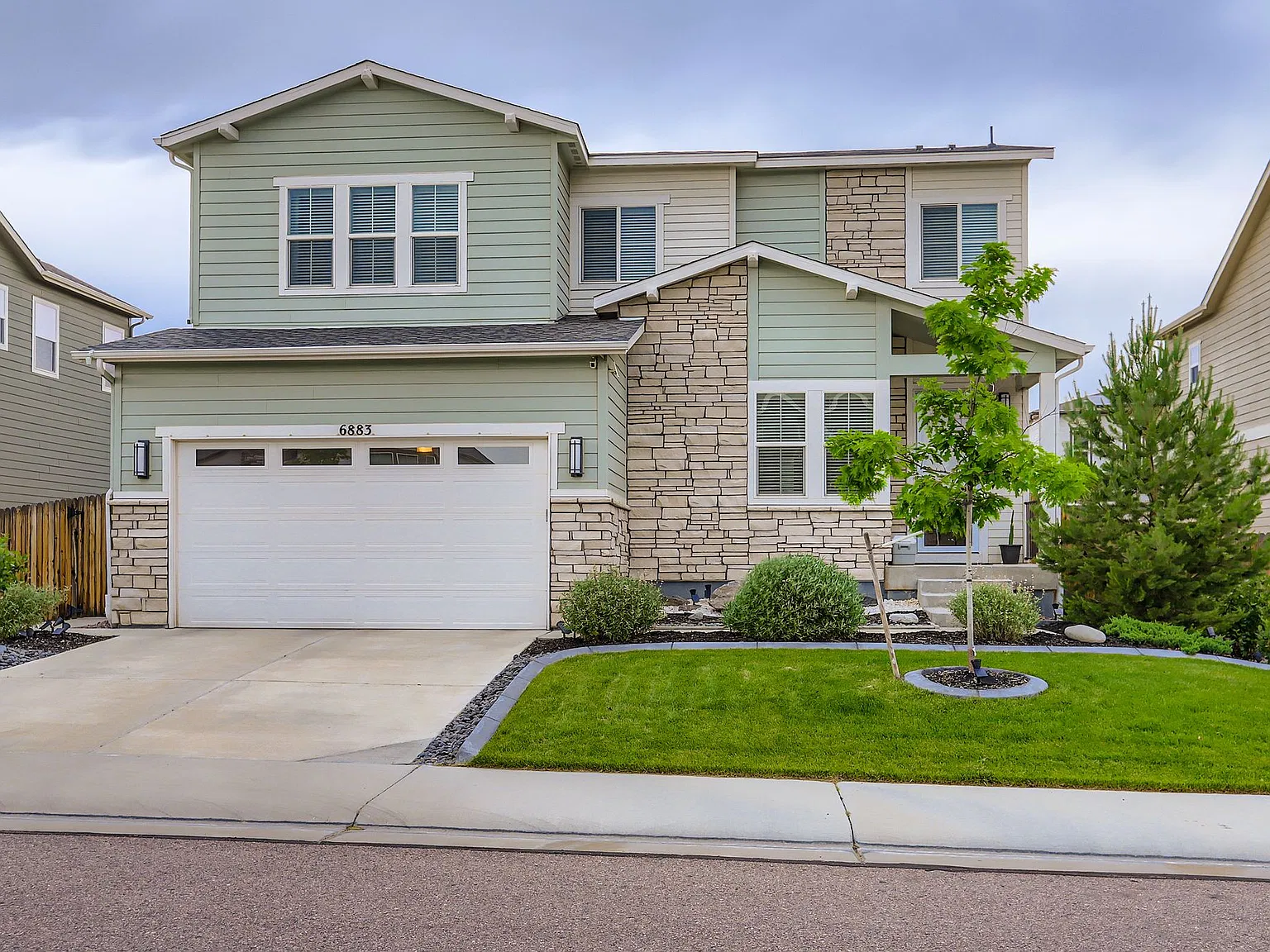 3 bed, 3.5 bath, 2522 sqft, $3,200 — Photo 2