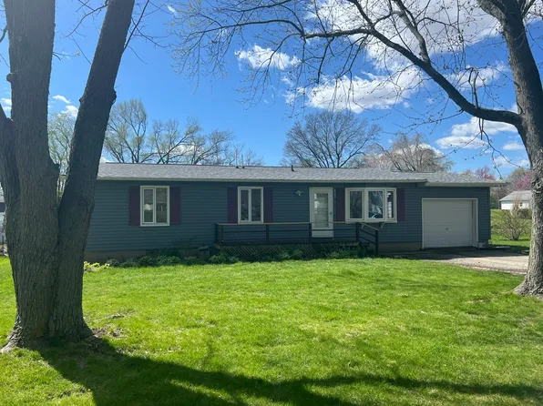813 S Chestnut St, Delavan, IL 61734
