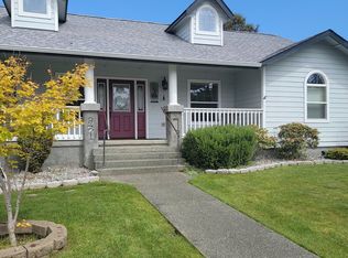 921 Timberline Dr, Brookings, OR 97415