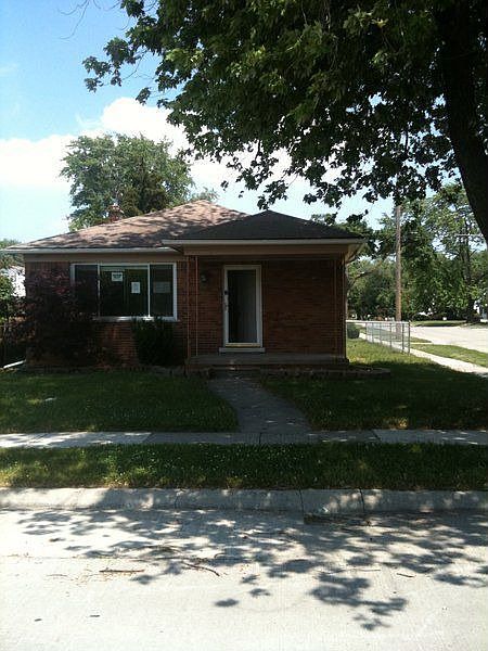 1st image of 22006 Oakwood Ave