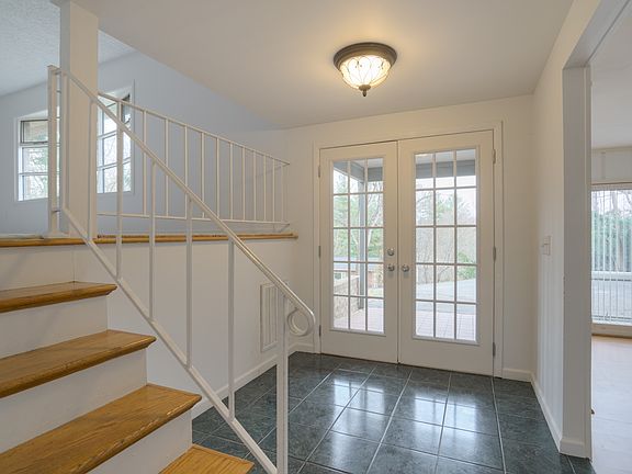 2nd image of 1204 Highland Cir
