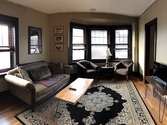 2nd image of 2660 S Kinnickinnic Ave #A