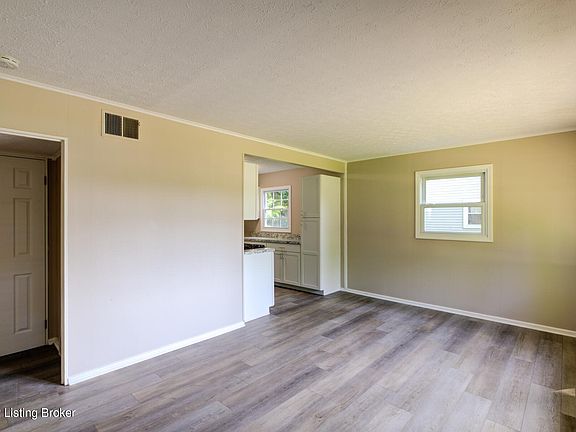3rd image of 227 Derby Ave