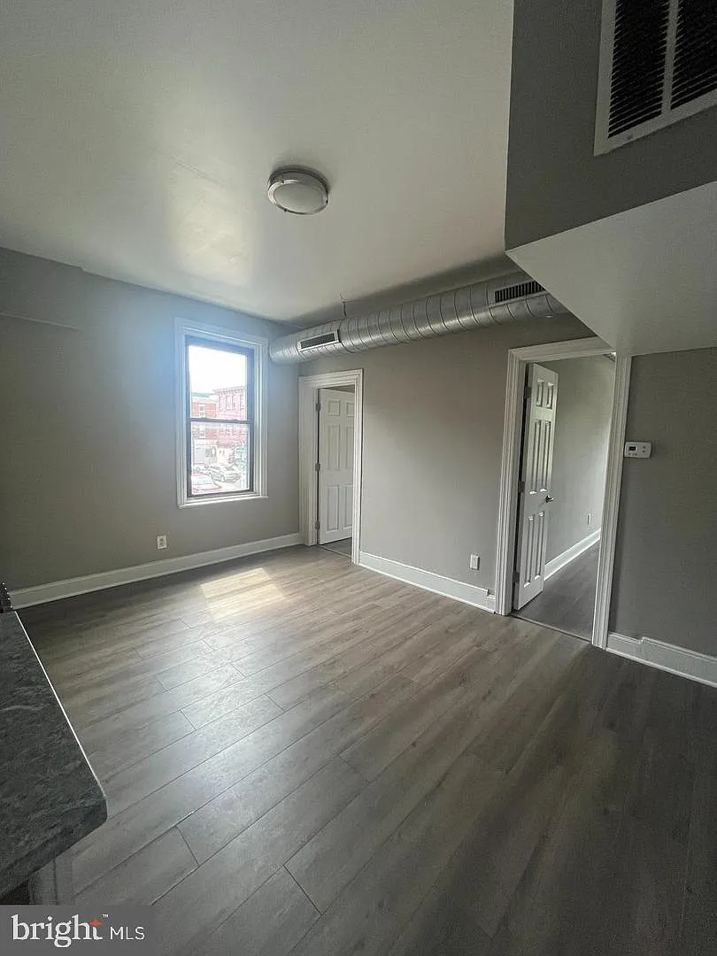 2 bed, 650 sqft, $1,325 — Photo 2