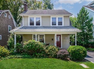 94 Bar Beach Rd, Port Washington, NY 11050