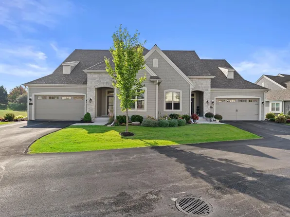1763 Derby LANE #67, Oconomowoc, WI 53066