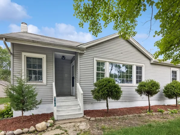 446 S Center St, Bensenville, IL 60106