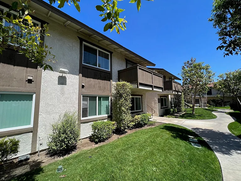 Vista Ridge Apartments — Photo 2
