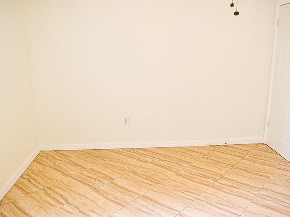 4th image of 1741 Fairfield St