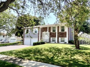 1805 Dogwood Ct, Hoffman Estates, IL 60192