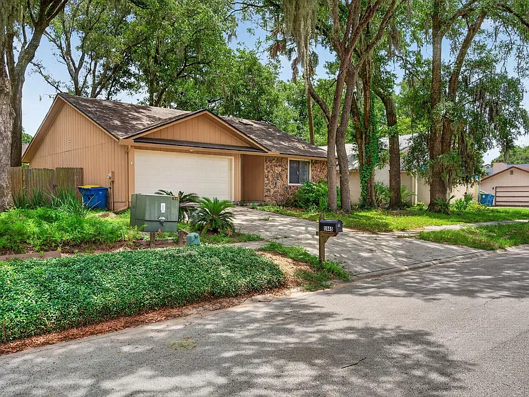 1445 Classic Oak Rd W — Photo 3