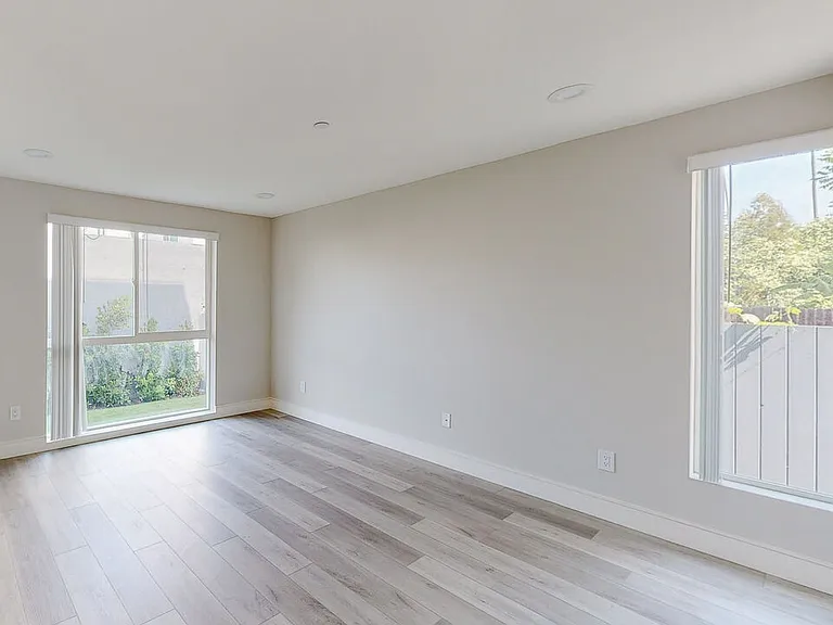 953 N Mariposa Ave #2 — Photo 11
