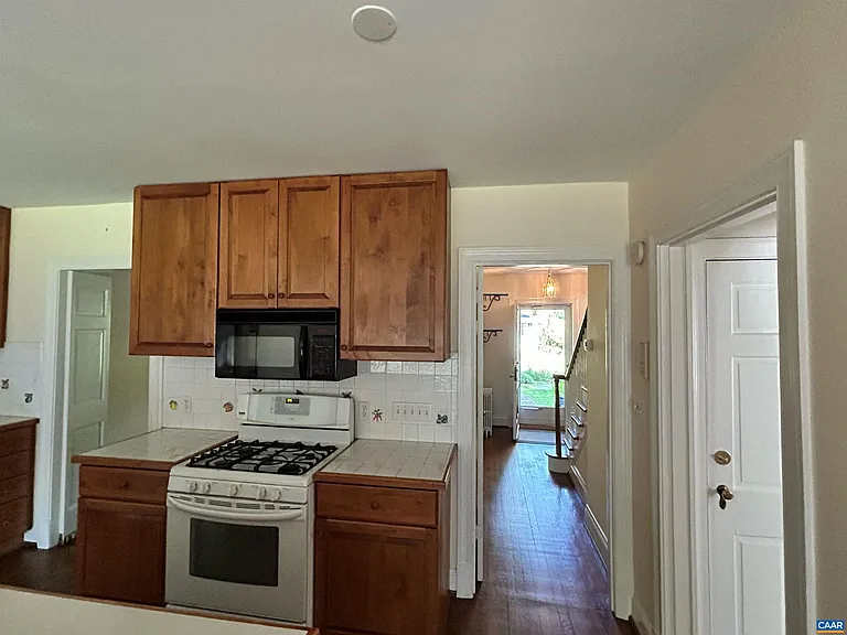 1618 Oxford Rd — Photo 12