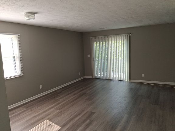 3rd image of 302 College Park Dr APT 3