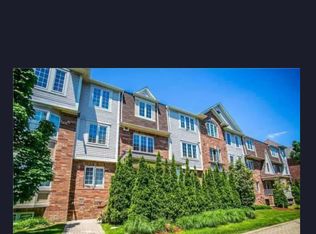 784 Neighbourhood Cir UNIT 2, Mississauga, ON L5B0A6
