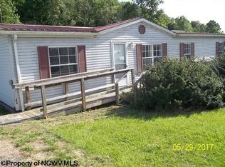 35 Crystal Ln, Bridgeport, WV 26330