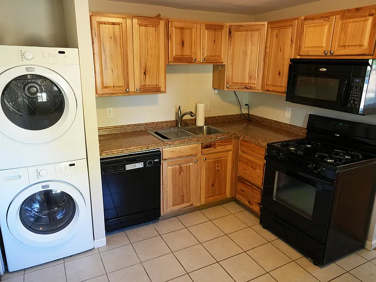 3513 N Columbine St — Photo 5