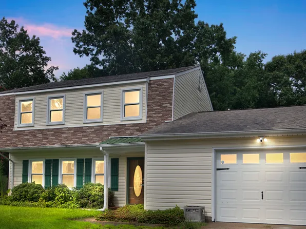 302 Lampros Ct, Hampton, VA 23666