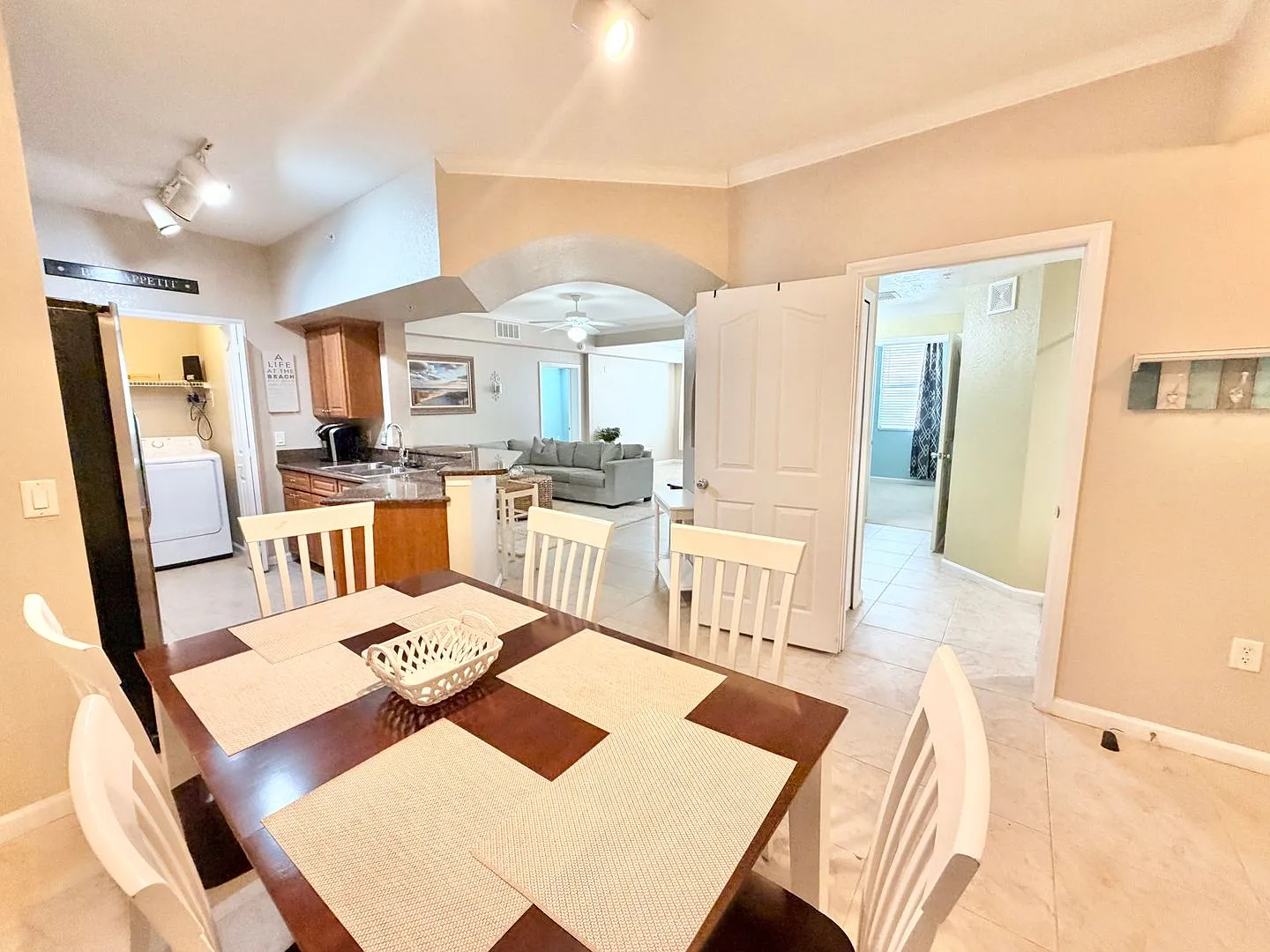 ** Positano Place ** 2 Bed / 2 Bath - Condo - Garage Included - Central Naples - Annual Rental — Photo 4