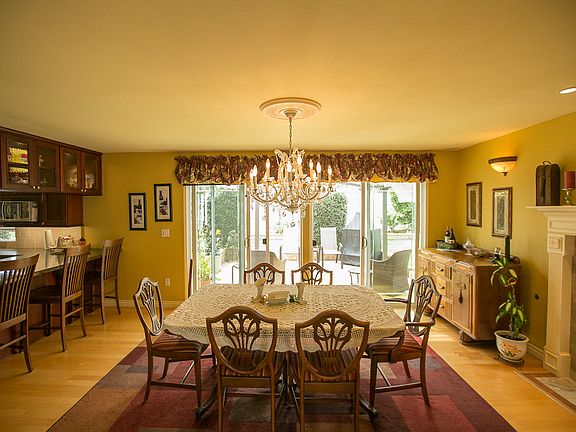 4th image of 727 Adirondack Ave