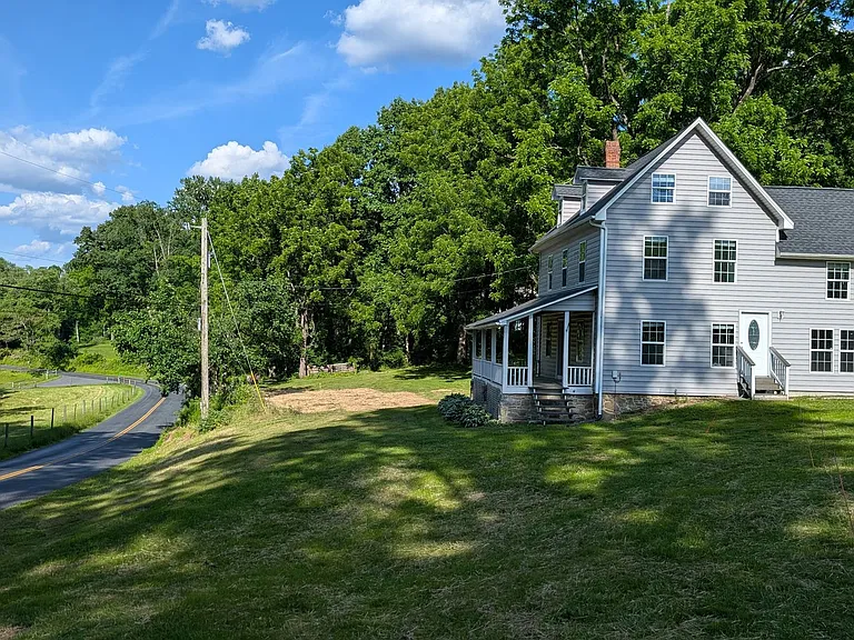 1222 Stafford Rd — Photo 2
