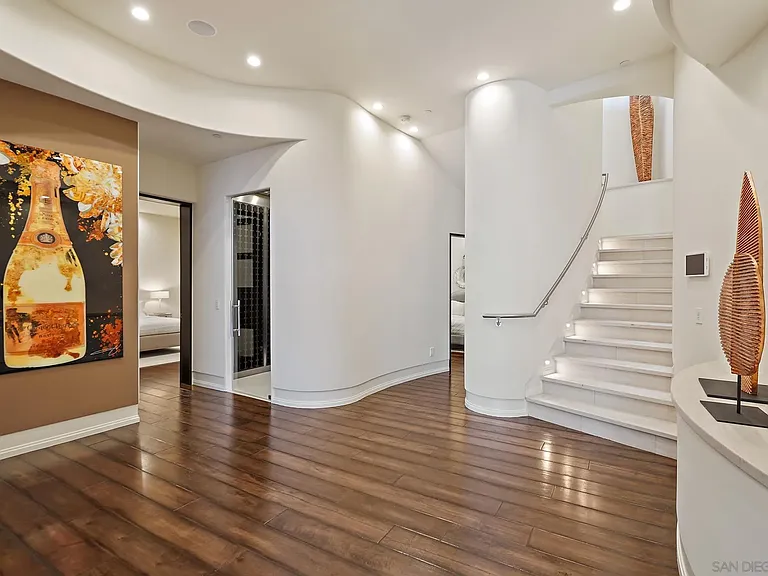 7447 Hillside Dr — Photo 21