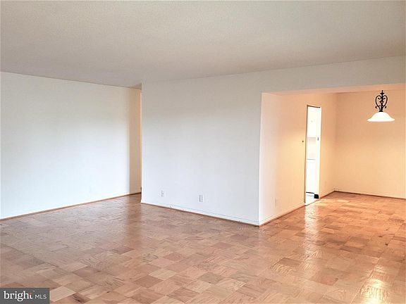 3rd image of 4601 N Park Ave APT 206F