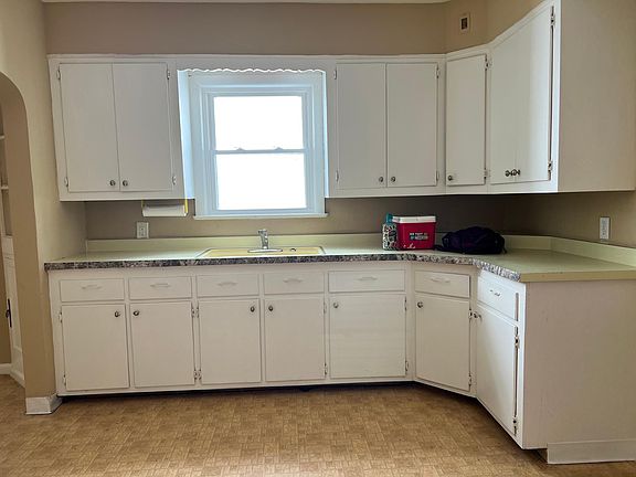 5th image of 5009 Vandalia Ave