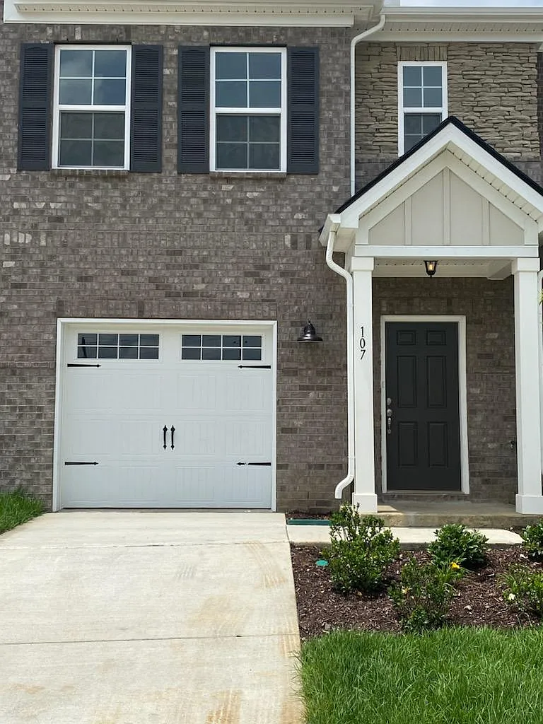 3 bed, 2.5 bath, 1487 sqft, $2,000 — Photo 1