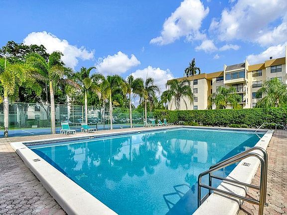 2nd image of 6190 Woodlands Boulevard #212