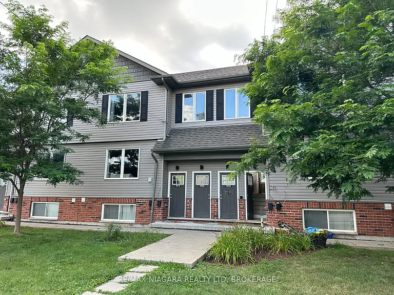 220 Erie St — Photo 1