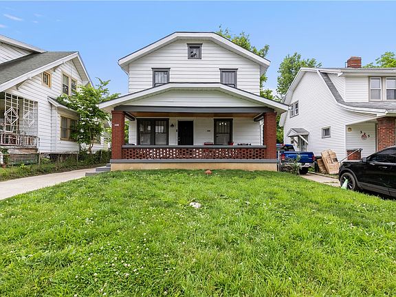 3rd image of 323 Roxbury Rd