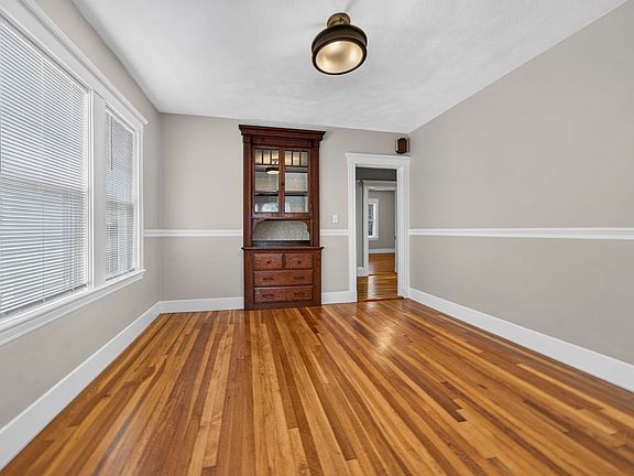 4th image of 156 W Adams St #2