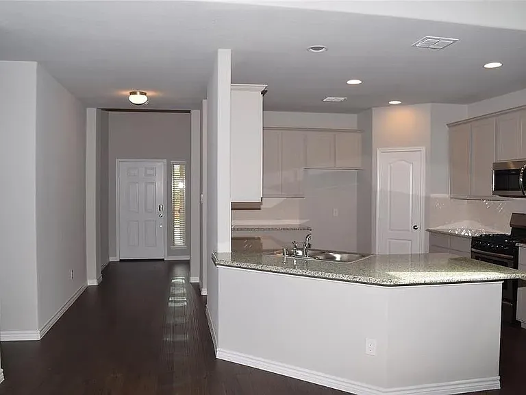 8245 Spruce Meadows Dr — Photo 3