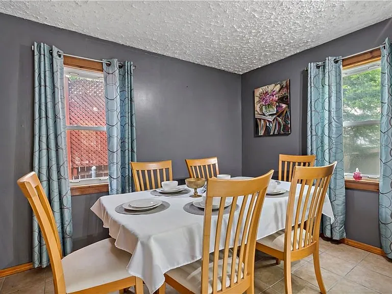 185 Ottawa Ave — Photo 17