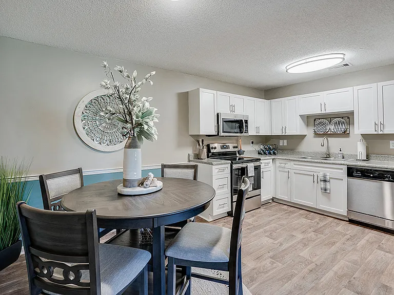 Oak Hollow Apartments — Photo 11
